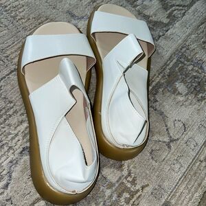 Women’s size 41(9.5) closed back WHITE sandal NWOT/NWOB